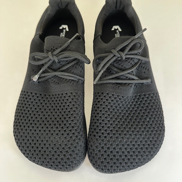 Wydefootware • Hallux 1.0 in charcoal Barefoot Minimalist wide toe shoe - Picture 4 of 8